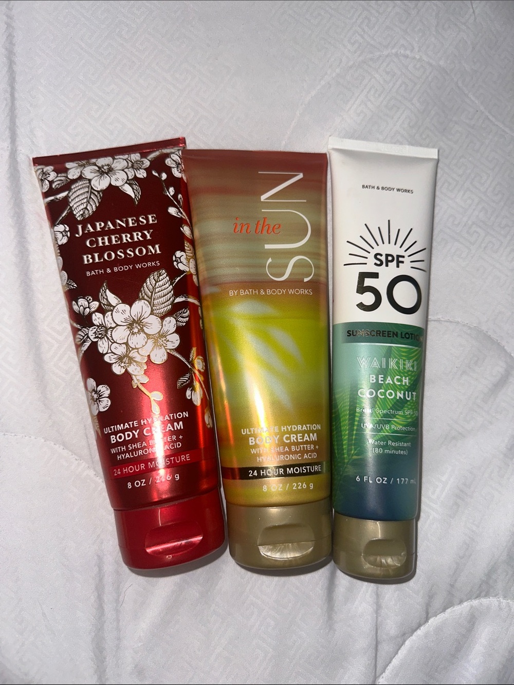 Bath & Body Works - Waikiki Beach Coconut SPF 50 Sunscreen Lotion - Green